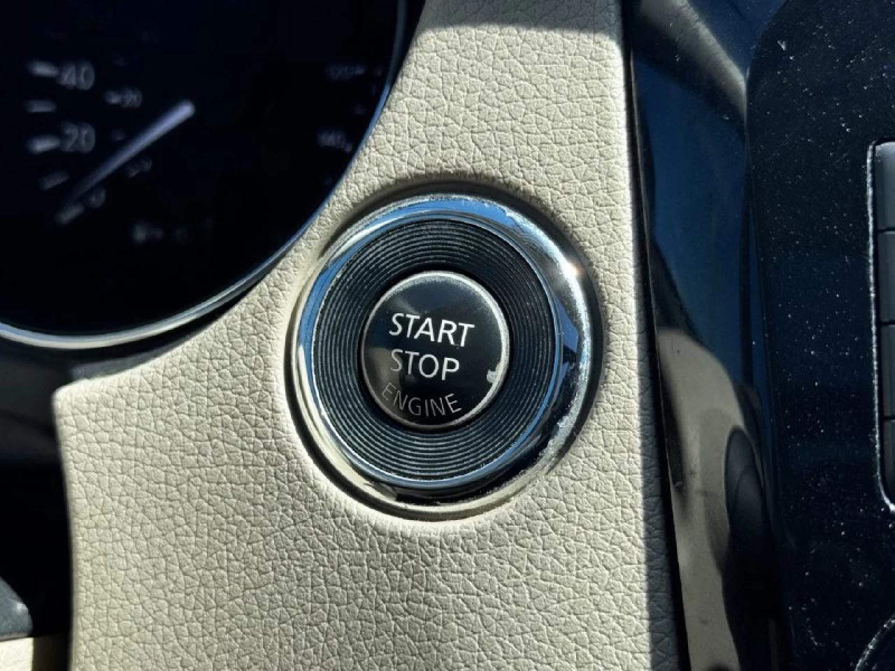 2015 Nissan Rogue SL**AWD**TOIT PANORAMIQUE**CAMERA DE RECULE**SIEGES EN CUIR**NAVIGATION**VOLANT CHAUFFANTS**SIEGES CHAUFFANTS** Image principale
