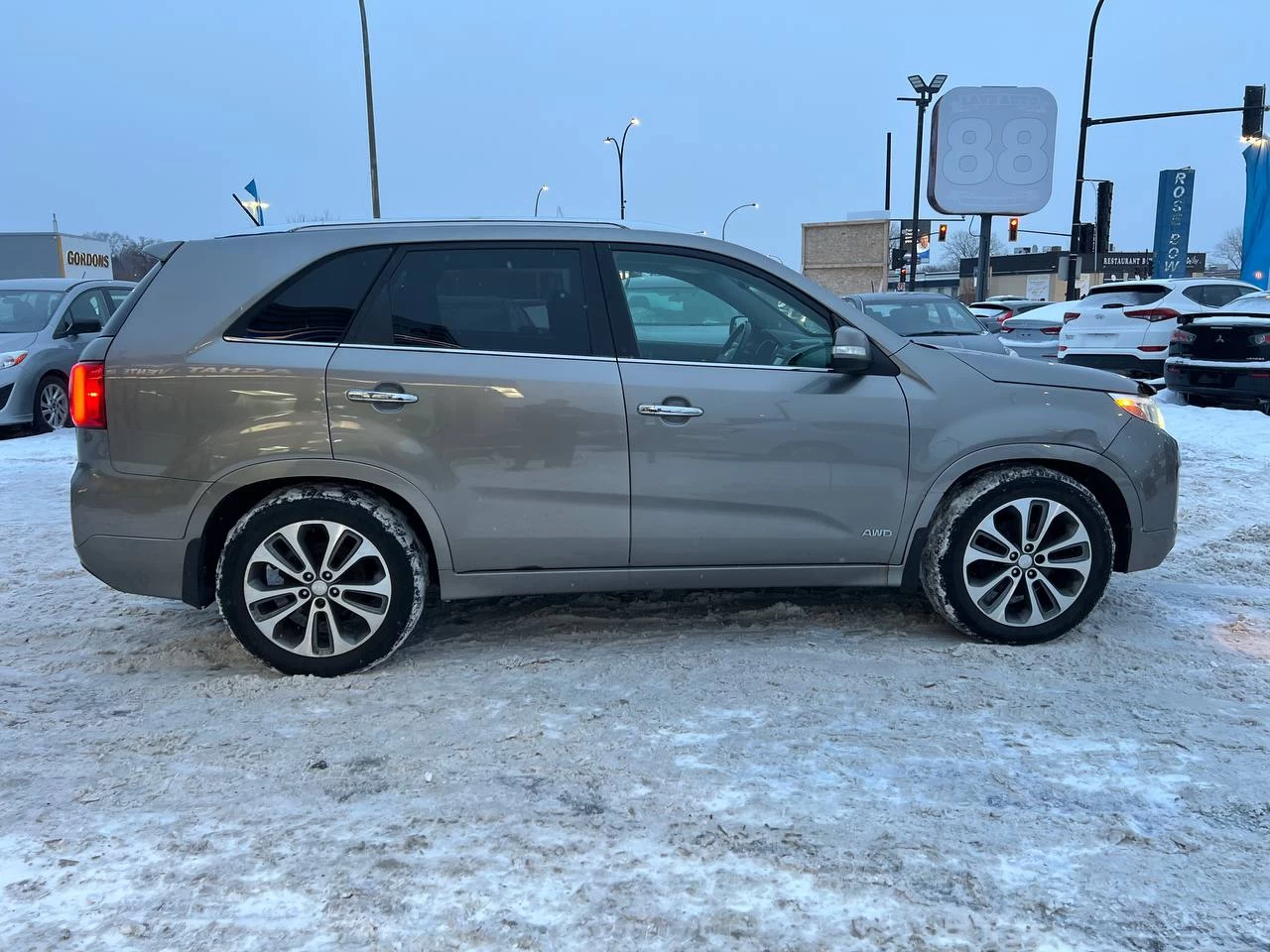 2014 Kia Sorento SX**JAMAIS ACCIDENTEE**AWD**TOIT OUVRANT PANAROMIQUE**CAMERA DE RECULE**NAVI**SIEGES EN CUIR**SIEGES CHAUFFANTS AVANT ET ARRIERE**SiÈge VentilÉ**VOLANT CHAUFFANT**Alerte d’angle mort** Main Image
