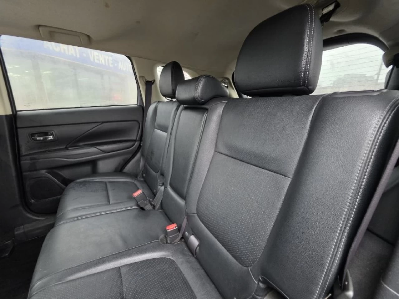 2015 Mitsubishi Outlander **GT**JAMAIS ACCIDENTEE**7 PASSAGERS**CUIR**NAVI**CAMERA DE RECUL**SIEGES CHAIFFANTS**MAGS** Image principale