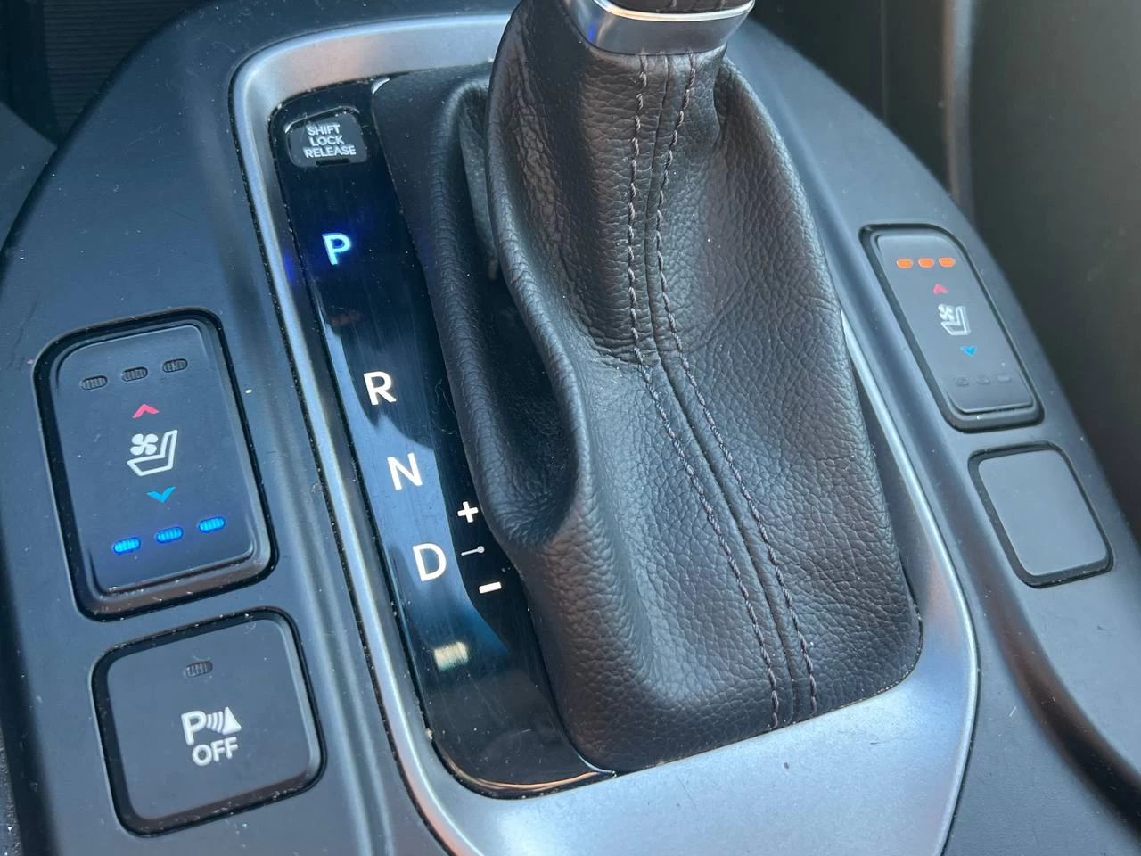 2017 Hyundai Santa Fe Sport Limited**AWD**TOIT OUVRANT PANORAMIQUE**SIEGE EN CUIR**CAMERA DE RECUL**SIEGES CHAUFFNATS AVANT ET ARRIERE**Siege Ventile**Volant Chauffant**Alerte d'angle Mort**MAGS** Image principale