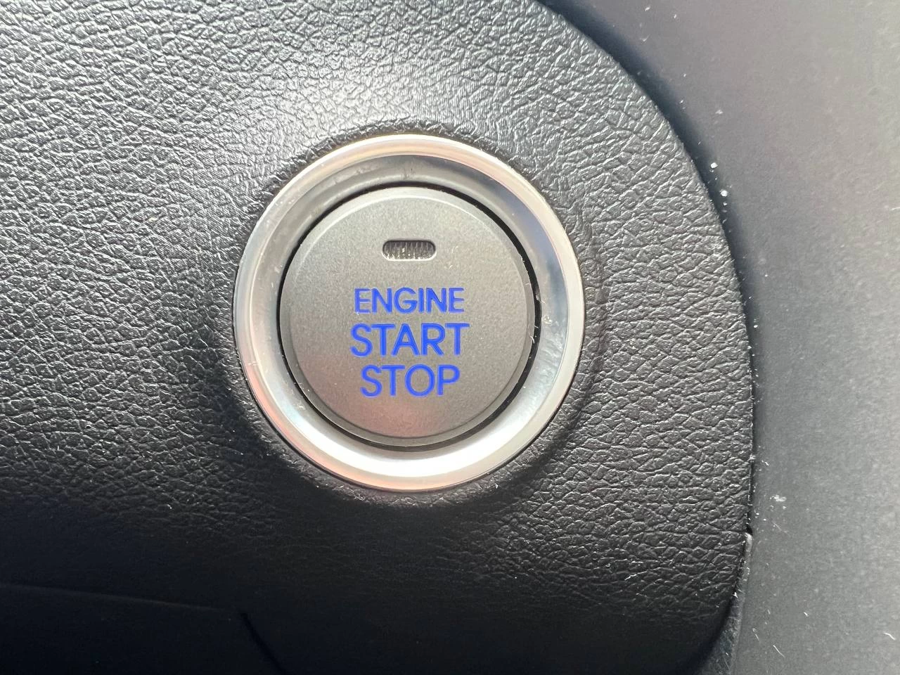 2015 Hyundai Elantra Limited**SAAQ CERTIFIEE**Toit Ouvrant**CamÉra de Recul**SIEGES EN CUIR**Navigation**SIEGES CHAUFFANTS Avant et ArriÈre**DÉmarrage À distance**MAGS** Image principale