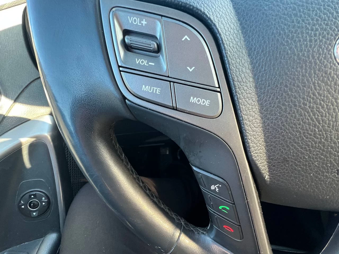 2017 Hyundai Santa Fe Sport Limited**AWD**TOIT OUVRANT PANORAMIQUE**SIEGE EN CUIR**CAMERA DE RECUL**SIEGES CHAUFFNATS AVANT ET ARRIERE**Siege Ventile**Volant Chauffant**Alerte d'angle Mort**MAGS** Image principale