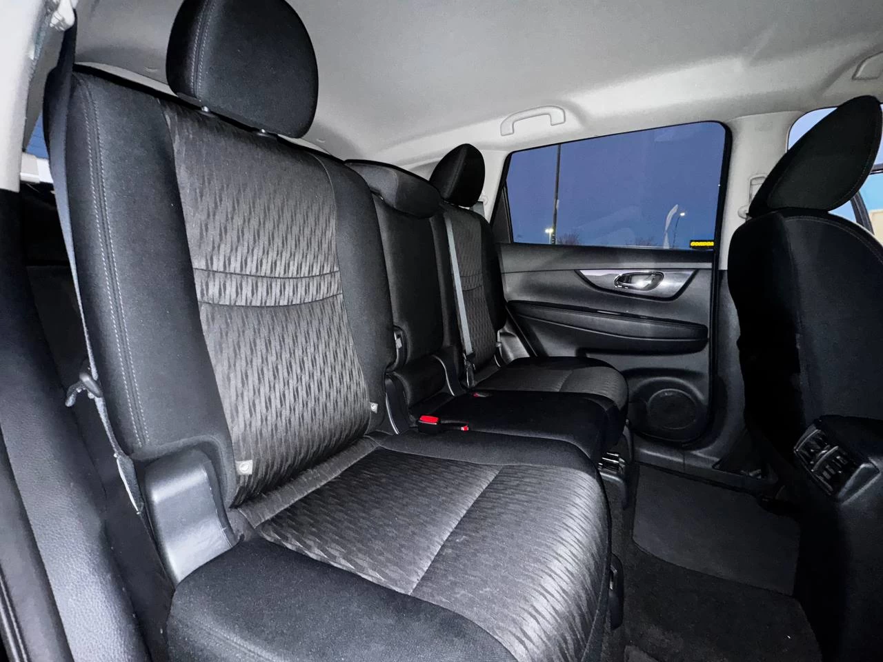 2018 Nissan Rogue **SV**AWD**CAMERA DE RECUL**MAGS**SIEGES CHAUFFANTS** Main Image