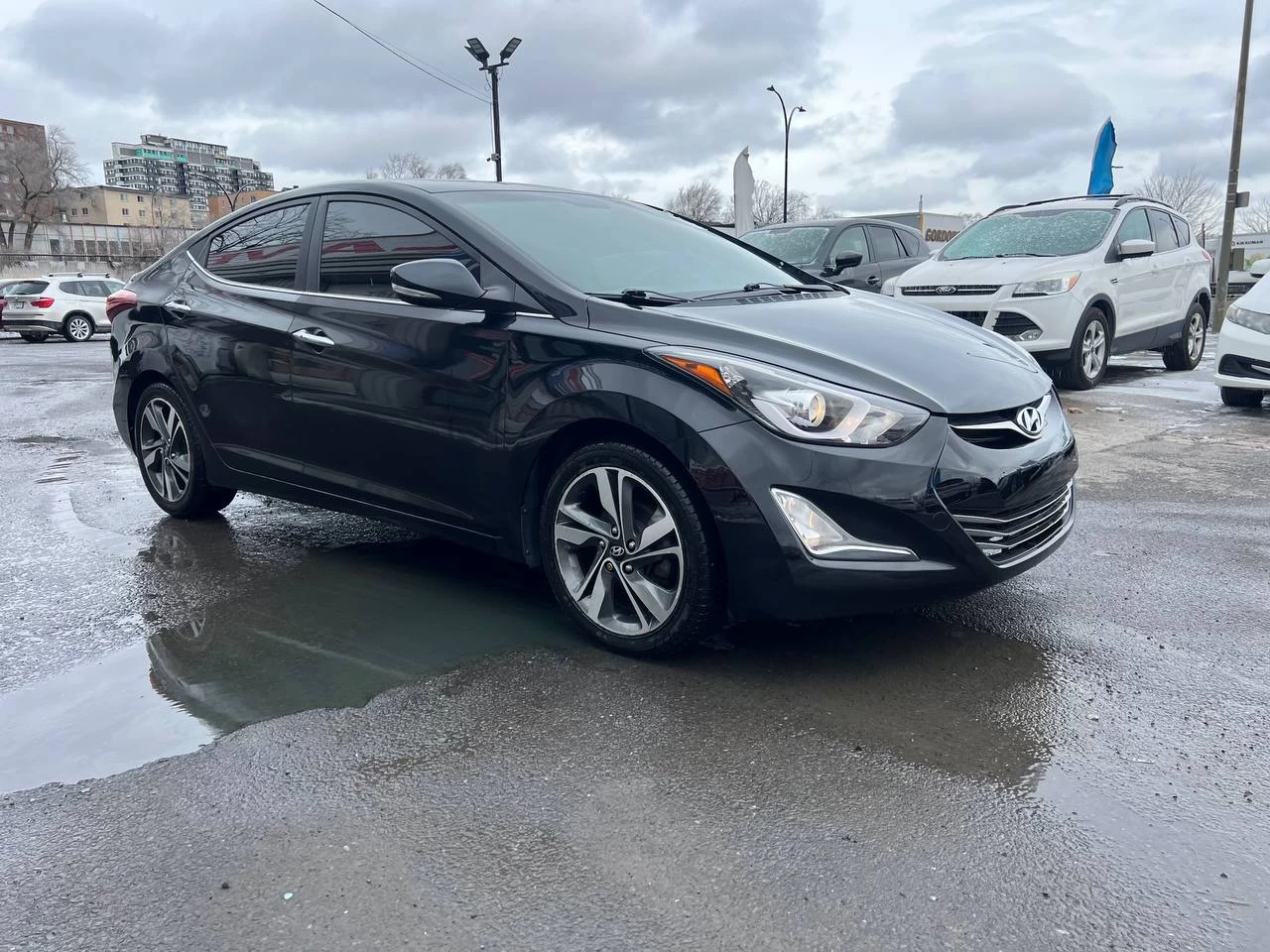 2015 Hyundai Elantra Limited**SAAQ CERTIFIEE**Toit Ouvrant**CamÉra de Recul**SIEGES EN CUIR**Navigation**SIEGES CHAUFFANTS Avant et ArriÈre**DÉmarrage À distance**MAGS** Image principale