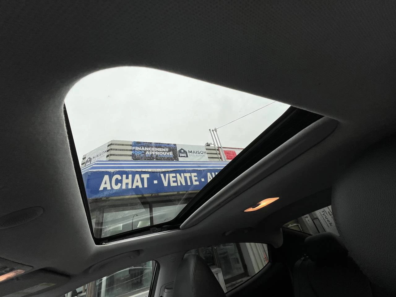 2015 Hyundai Elantra Limited**SAAQ CERTIFIEE**Toit Ouvrant**CamÉra de Recul**SIEGES EN CUIR**Navigation**SIEGES CHAUFFANTS Avant et ArriÈre**DÉmarrage À distance**MAGS** Image principale