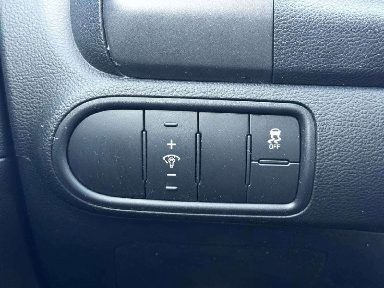 2017 Kia Forte LX**CAMERA DE RECULE**SIEGES CHAUFFNATS**APPLE CAR PLAY** Main Image