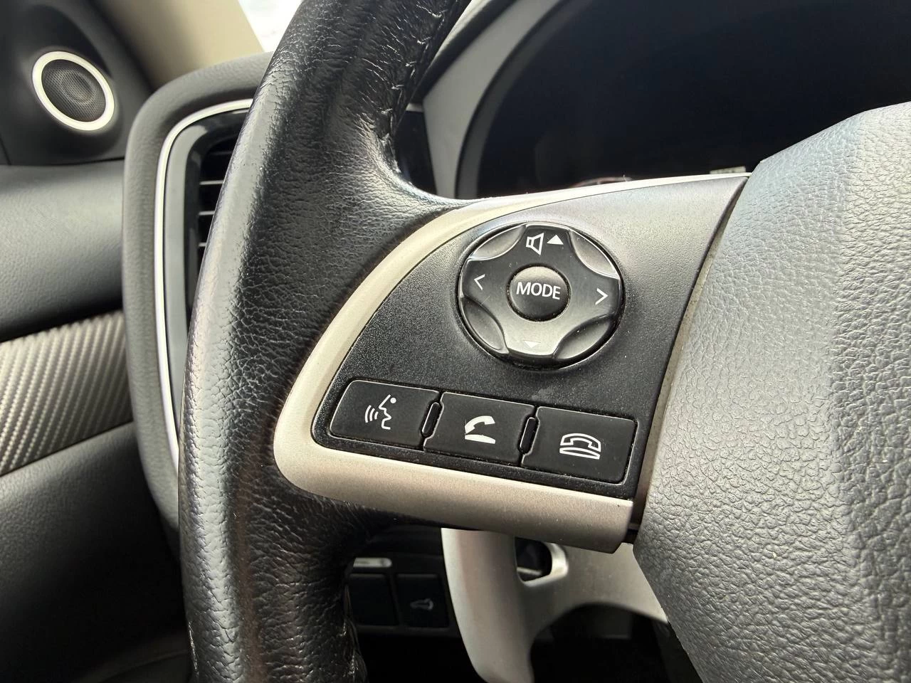 2015 Mitsubishi Outlander **GT**JAMAIS ACCIDENTEE**7 PASSAGERS**CUIR**NAVI**CAMERA DE RECUL**SIEGES CHAIFFANTS**MAGS** Image principale