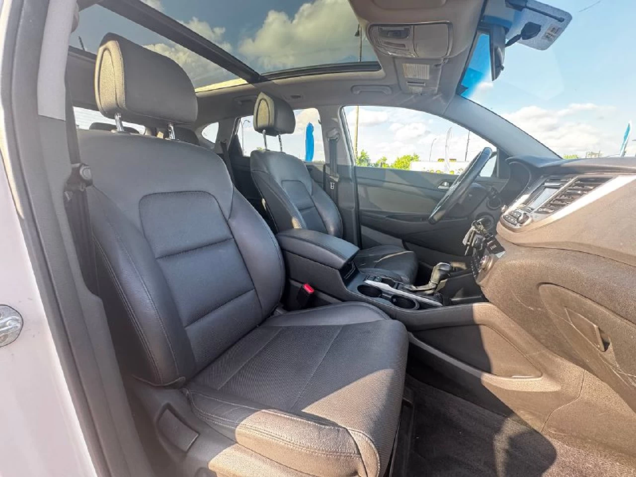 2017 Hyundai Tucson SE**AWD**Jamais accidente**Un PropriÉtaire**CUIR**TOIT PANORAMIQUE**VOLANT CHAUFFNATS**SIEGES CHAUFFANTS**MAGS**CAMERA DE RECULE** Image principale