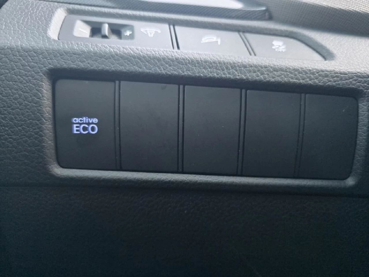 2016 Hyundai Santa Fe Sport JAMAIS ACCIDENTEE**SAAQ CERTIFIEE**UNE SEULE PROPRIO**2.4L**SIEGES CHAUFFANTS**MAGS**EN SPECIAL** Image principale