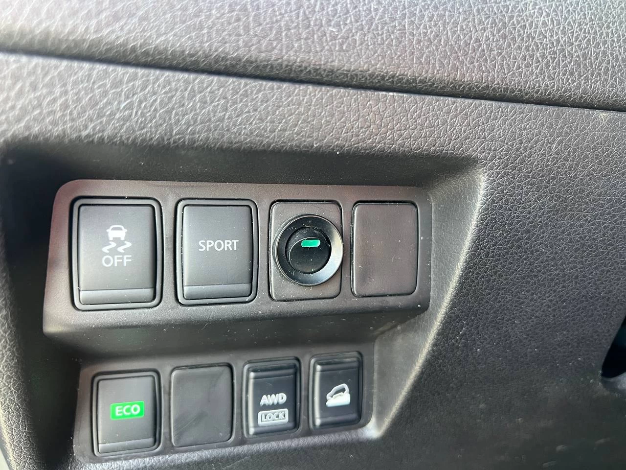 2015 Nissan Rogue SV**AWD**TOIT OUVRANT PANORAMIQUE**CAMERA DE RECULE**SIEGES CHAUFFNATS**Mags** Image principale