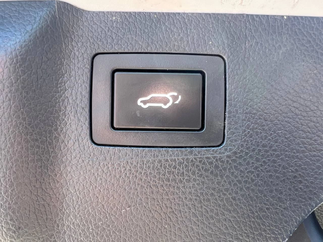 2017 Hyundai Santa Fe XL Limited XL**7 PASSAGERS**JAMAIS ACCIDENTEE**SAAQ CERTIFIEE**AWD**TOIT PANORAMIQUE**CAMERA DE RECUL**VOLANT CHAUFFANT**SIEGES CHAUFFANTS** Image principale