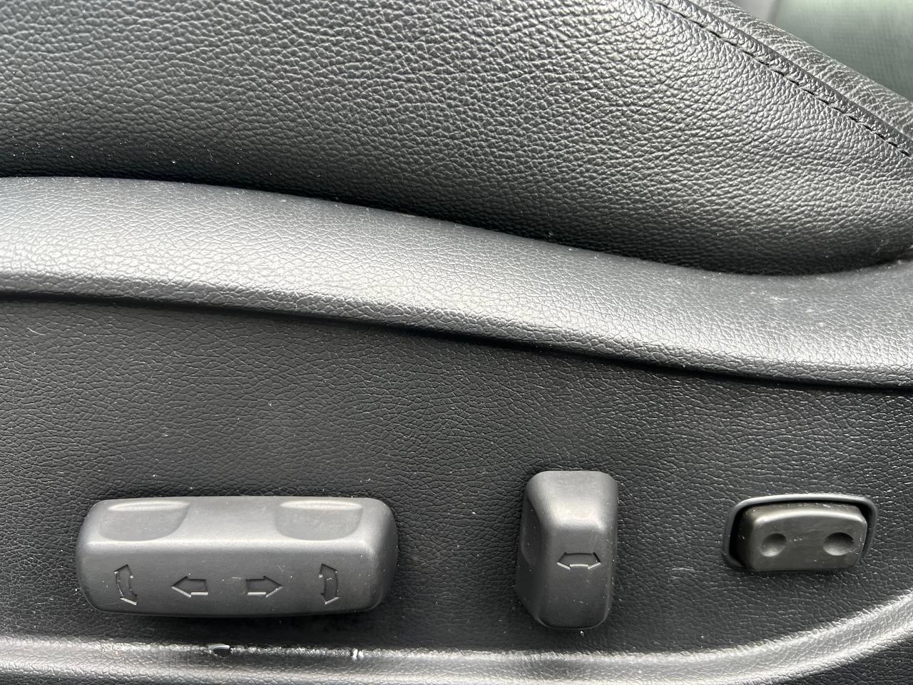 2015 Hyundai Elantra Limited**SAAQ CERTIFIEE**Toit Ouvrant**CamÉra de Recul**SIEGES EN CUIR**Navigation**SIEGES CHAUFFANTS Avant et ArriÈre**DÉmarrage À distance**MAGS** Image principale