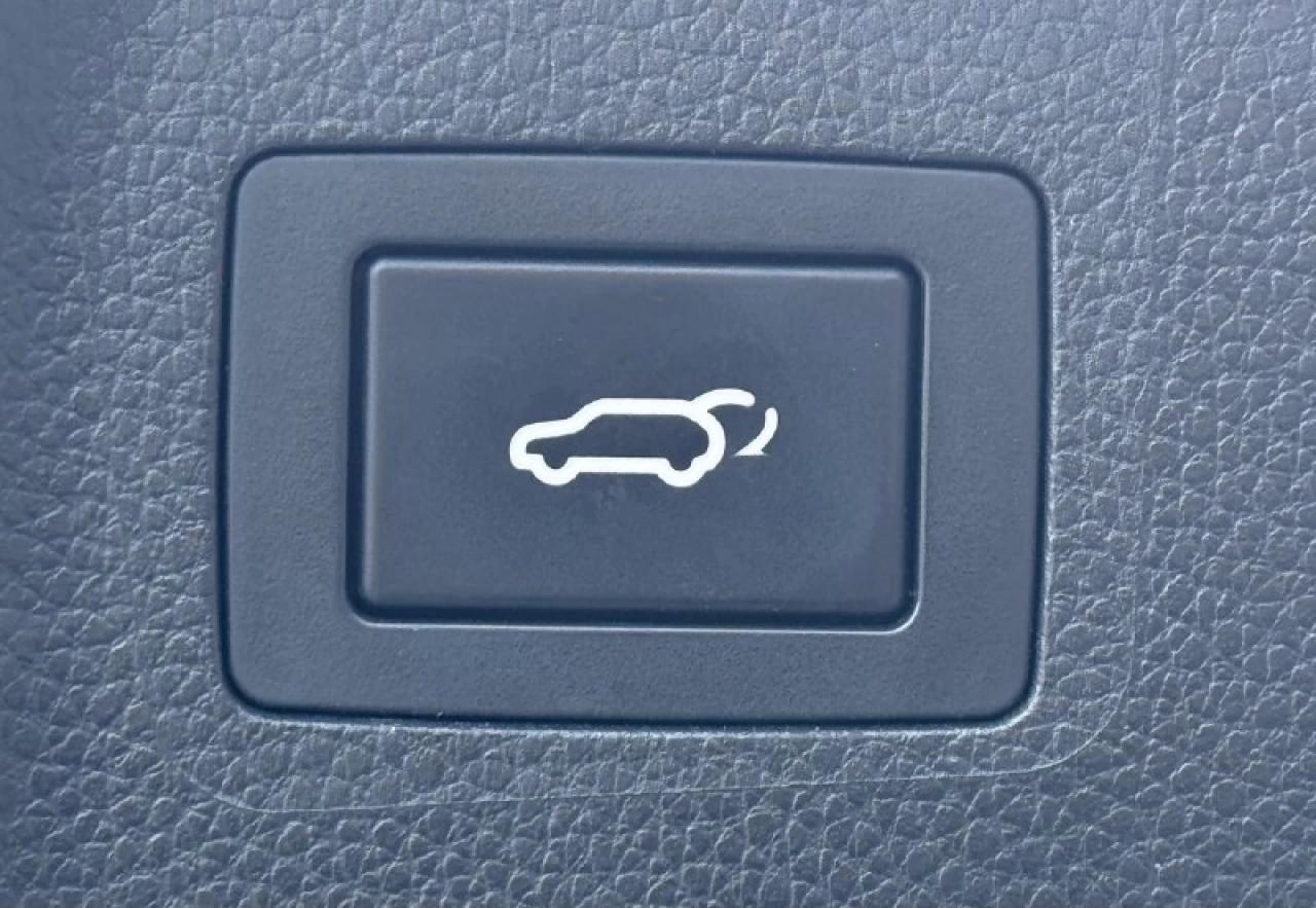 2016 Hyundai Santa Fe XL Luxury**6 PASSAGERS**Toit Ouvrant**CamÉra de Recul**SIEGES EN CUIR**Volant Chauffant**SIEGES CHAUFFANTS** Image principale