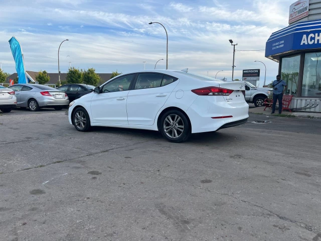 Hyundai Elantra GL**SAAQ CERTIFIEE**CAR PLAY**SIEGES CHAUFFANTS**VOLANT CHAUFFANTS**CAMERA DE RECULE**MAGS**ANGLE MORT** 2017