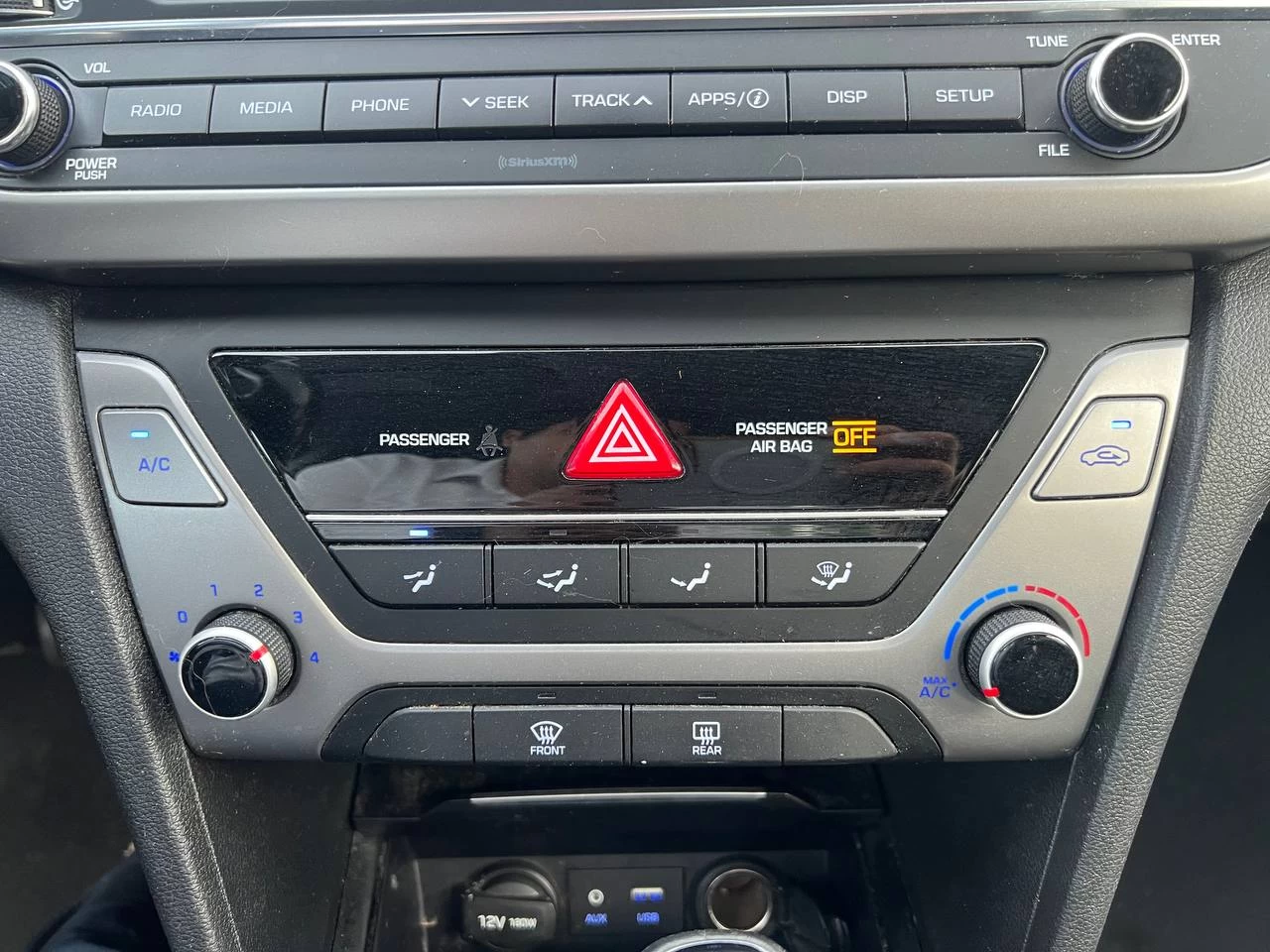 2017 Hyundai Elantra GL**SAAQ CERTIFIEE**CAR PLAY**SIEGES CHAUFFANTS**VOLANT CHAUFFANTS**CAMERA DE RECULE**MAGS**ANGLE MORT** Image principale