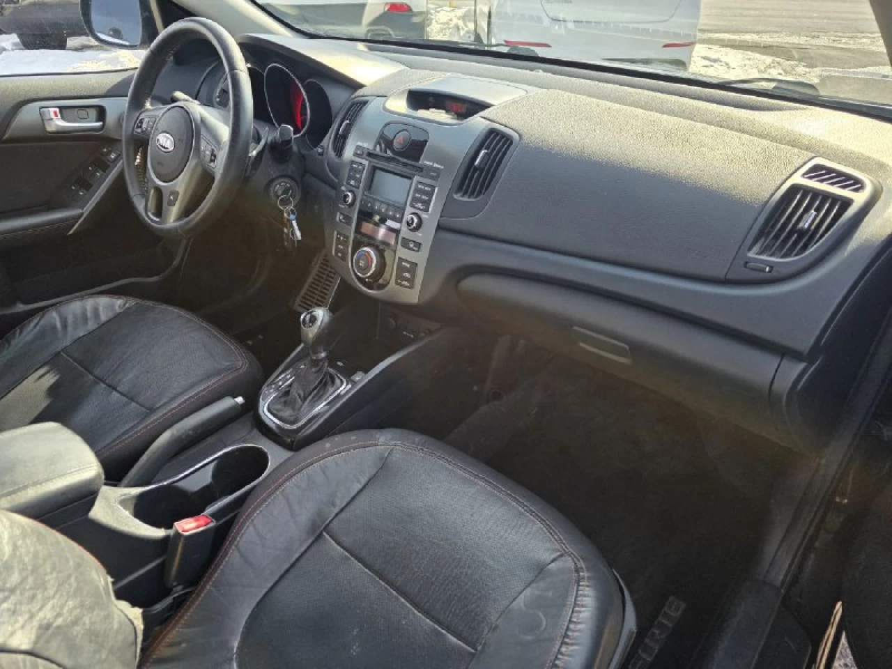 2011 Kia Forte **SX**JAMAIS ACCIDENTEE**CUIR**TOIT OUVRANT**SIEGES CHAUFFANTS**EN SPECIAL Image principale