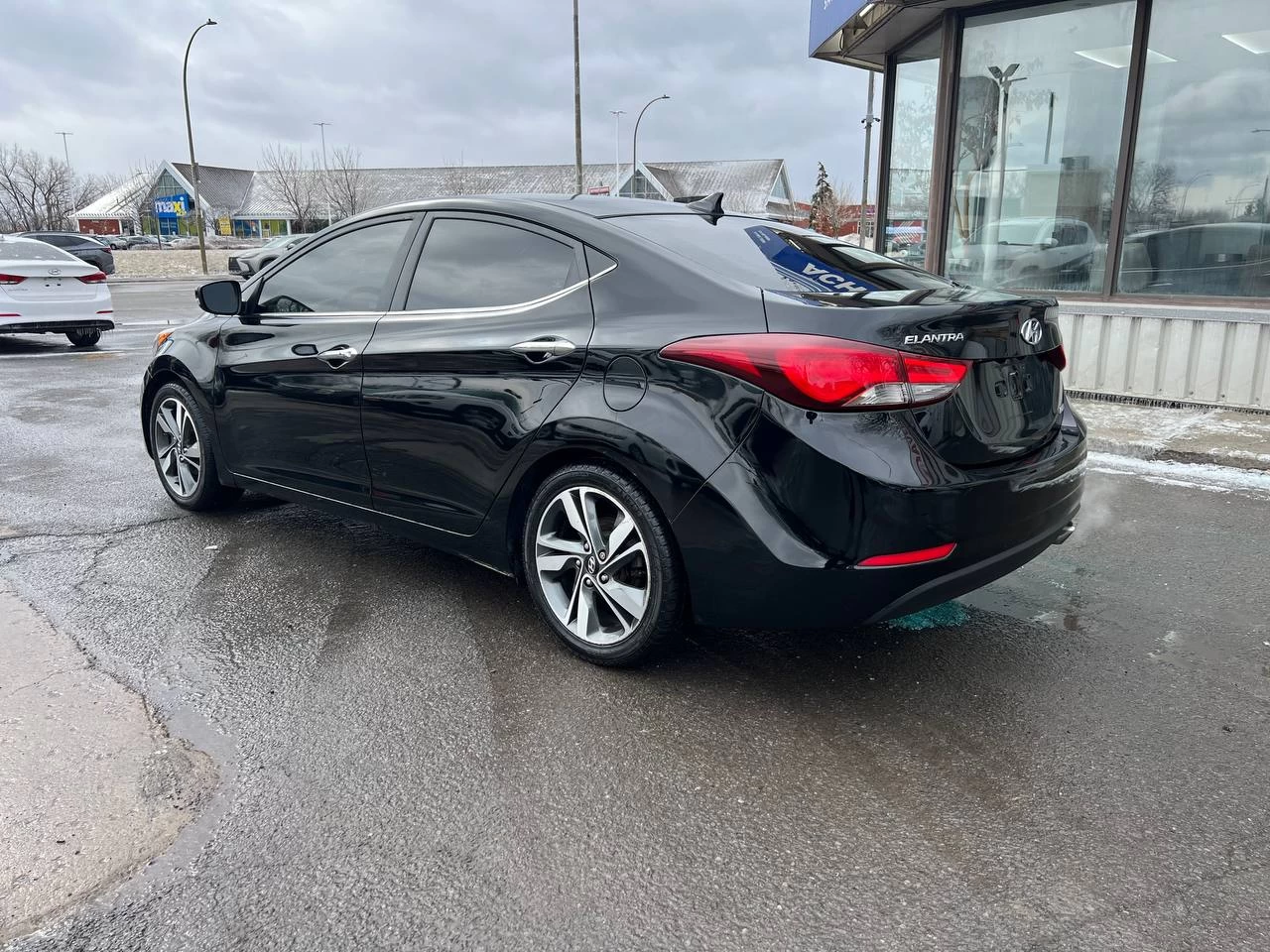 2015 Hyundai Elantra Limited**SAAQ CERTIFIEE**Toit Ouvrant**CamÉra de Recul**SIEGES EN CUIR**Navigation**SIEGES CHAUFFANTS Avant et ArriÈre**DÉmarrage À distance**MAGS** Image principale