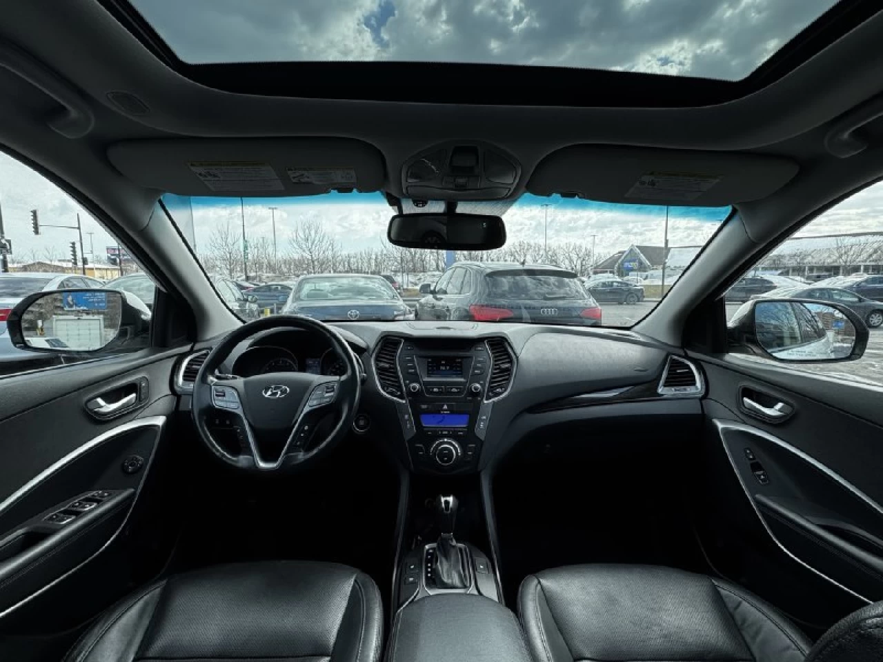 2016 Hyundai Santa Fe XL Luxury**6 PASSAGERS**Toit Ouvrant**CamÉra de Recul**SIEGES EN CUIR**Volant Chauffant**SIEGES CHAUFFANTS** Image principale