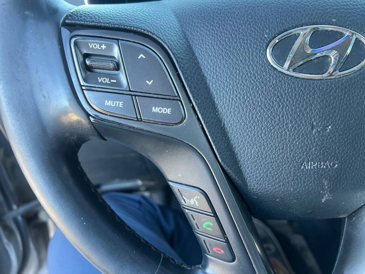 2017 Hyundai Santa Fe XL Limited XL**7 PASSAGERS**JAMAIS ACCIDENTEE**SAAQ CERTIFIEE**AWD**TOIT PANORAMIQUE**CAMERA DE RECUL**VOLANT CHAUFFANT**SIEGES CHAUFFANTS** Image principale