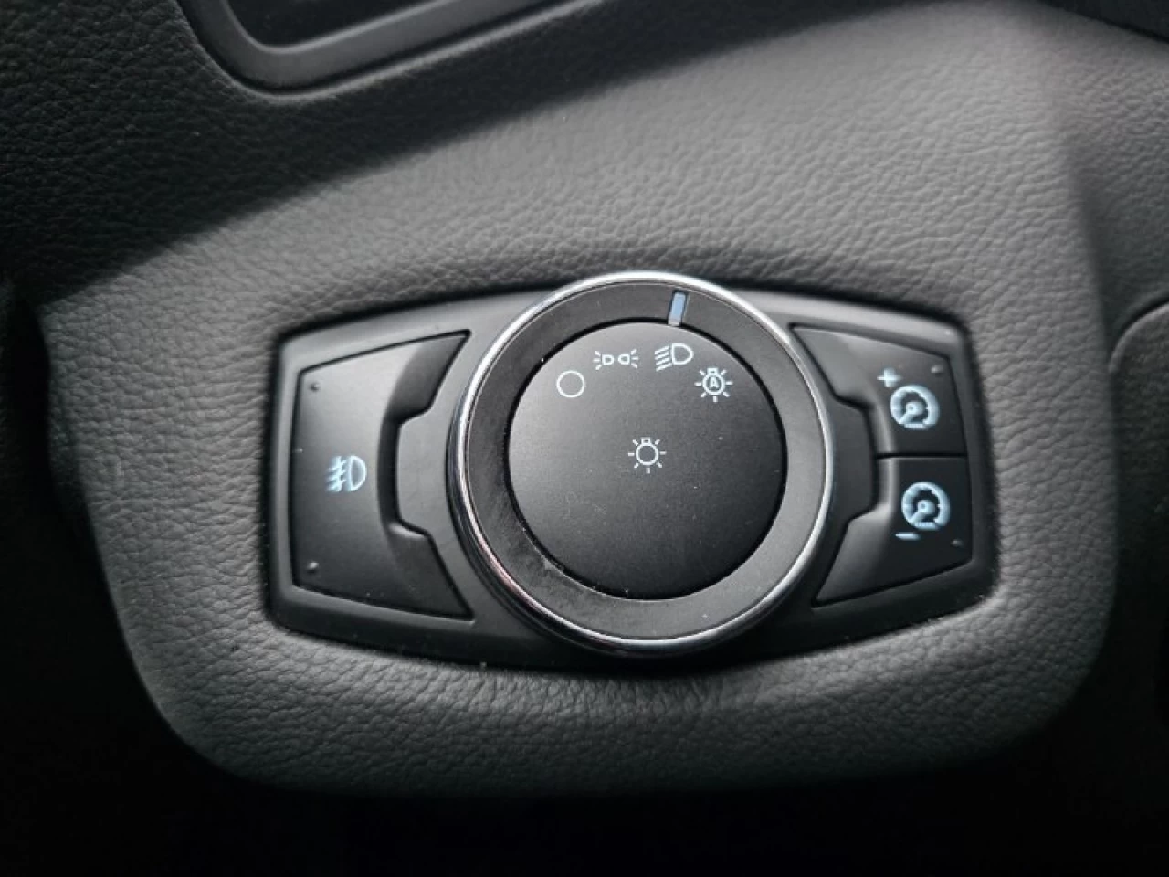 2013 Ford Escape **JAMAIS ACCIDENTEE**TRES BAS KILO**58 000KM**CERTIFIEE**SIEGES CHAUFFANTS**MAGS**EN SPECIAL** Image principale