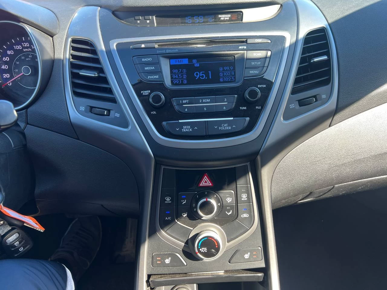 2015 Hyundai Elantra GL**SAAQ Certifie**Jamais Accidentee**SIEGES CHAUFFANTS** Image principale