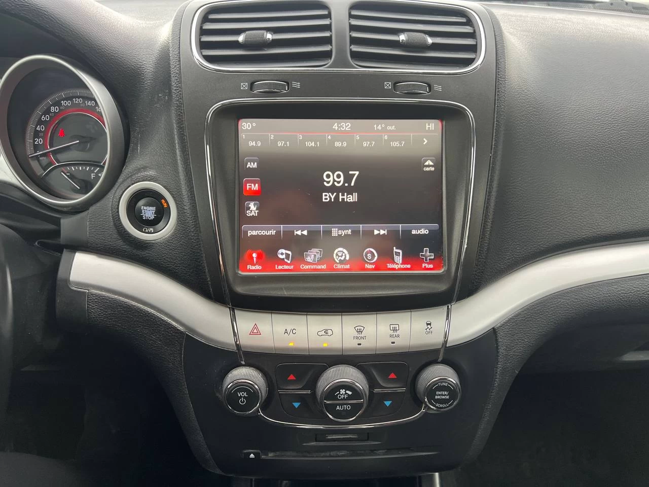 2017 Dodge Journey SXT**TOIT OUVRANT**CAMERA DE RECUL**SIEGES CHAUFFNATS**NAVIGATION**MAGS** Image principale