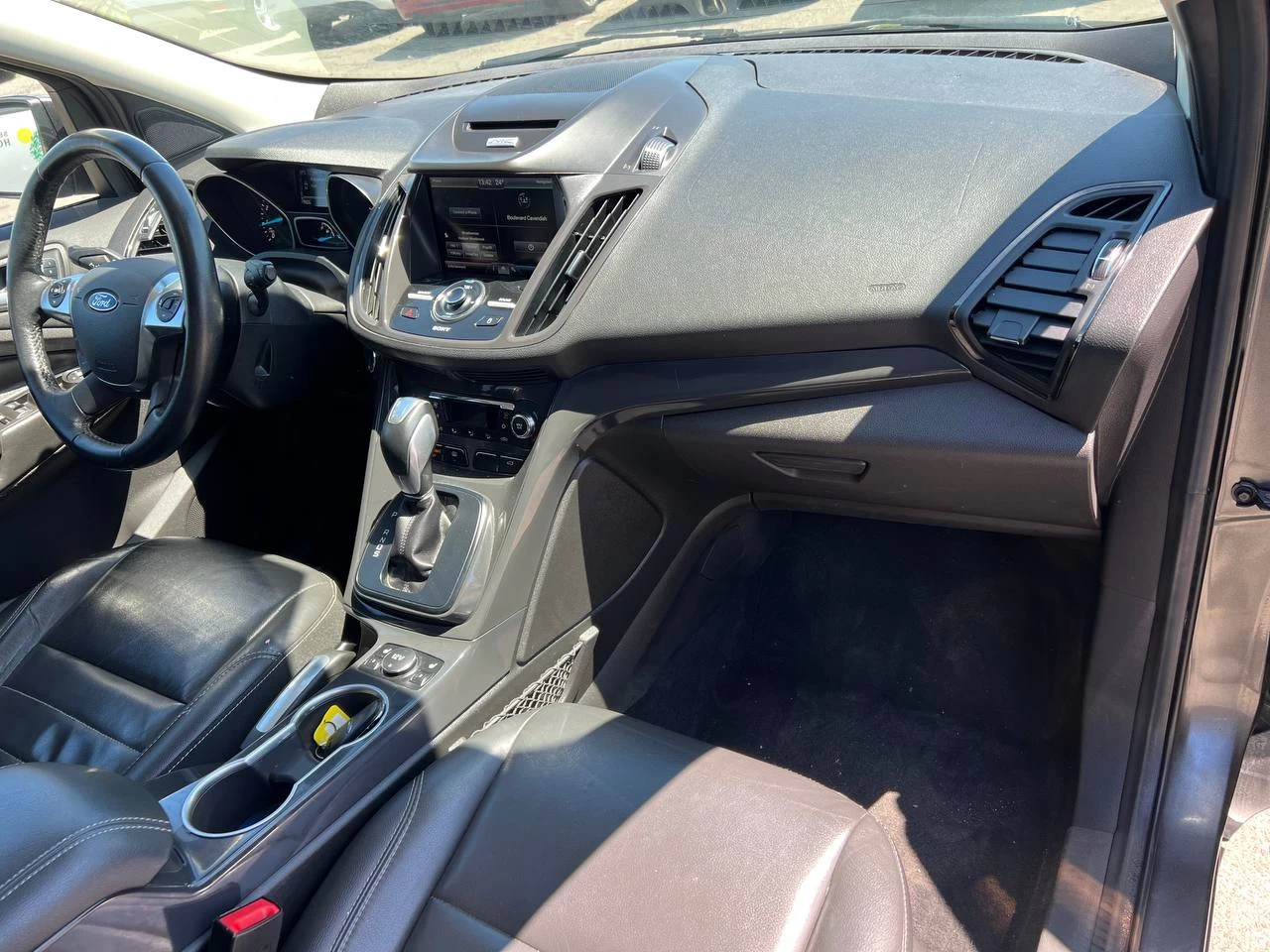 2015 Ford Escape Titanium**AWD** Jamais accidente**Toit Ouvrant**CamÉra de Recul**SIEGES EN CUIR**Navigation**SIEGES CHAUFFANTS**dÉmarrage À distance**MAGS** Image principale