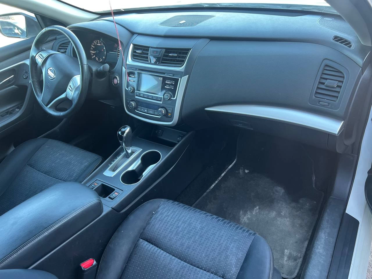 2016 Nissan Altima 2.5**Camera de recul**ALERTE ANGLE MORT**SIEGES CHAUFFANTS**MAGS**PUSH TO START** Image principale