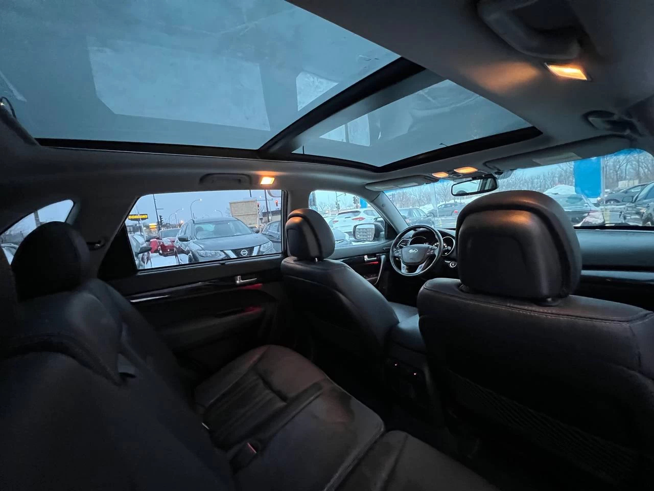 2014 Kia Sorento SX**JAMAIS ACCIDENTEE**AWD**TOIT OUVRANT PANAROMIQUE**CAMERA DE RECULE**NAVI**SIEGES EN CUIR**SIEGES CHAUFFANTS AVANT ET ARRIERE**SiÈge VentilÉ**VOLANT CHAUFFANT**Alerte d’angle mort** Main Image