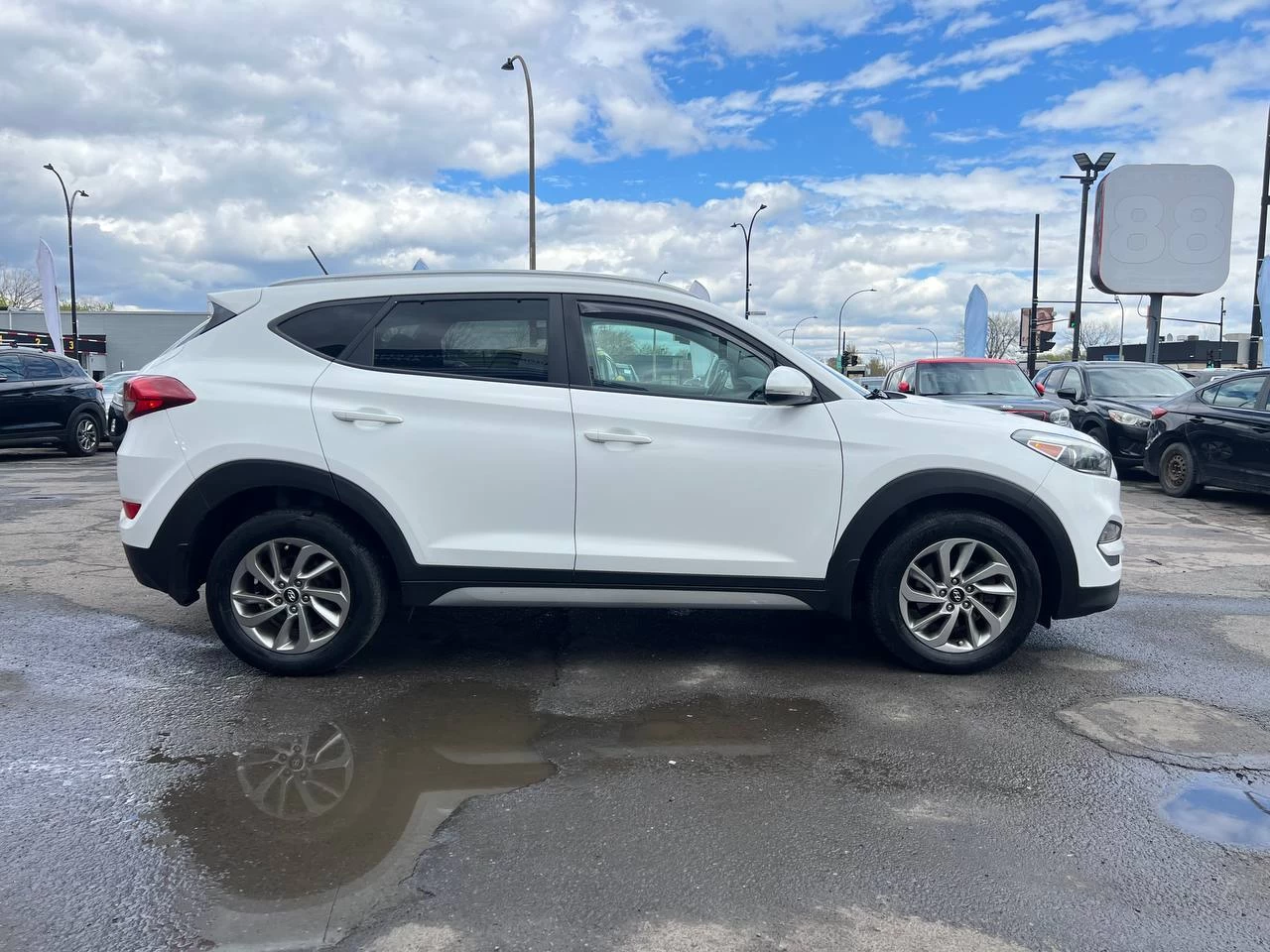 2017 Hyundai Tucson Premium**SAAQ Certifie**CAMERA DE RECUL**ANGLE MORT**SIEGES CHAUFFANTS**Volant Chauffant**MAGS Image principale