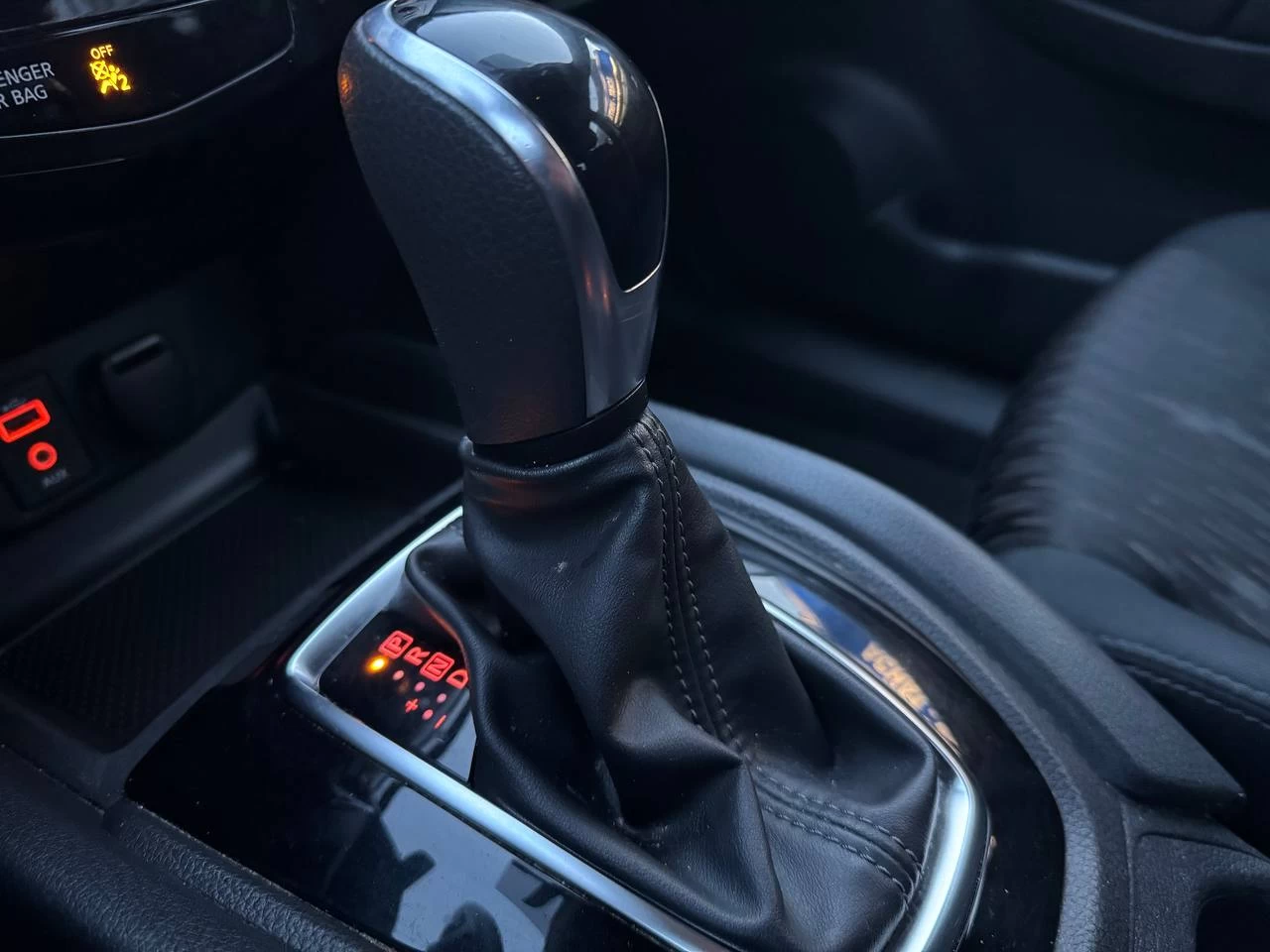 2017 Nissan Rogue SV**Jamais Accidente**CAMERA DE RECULE**SIEGES CHAUFFNATS** Main Image