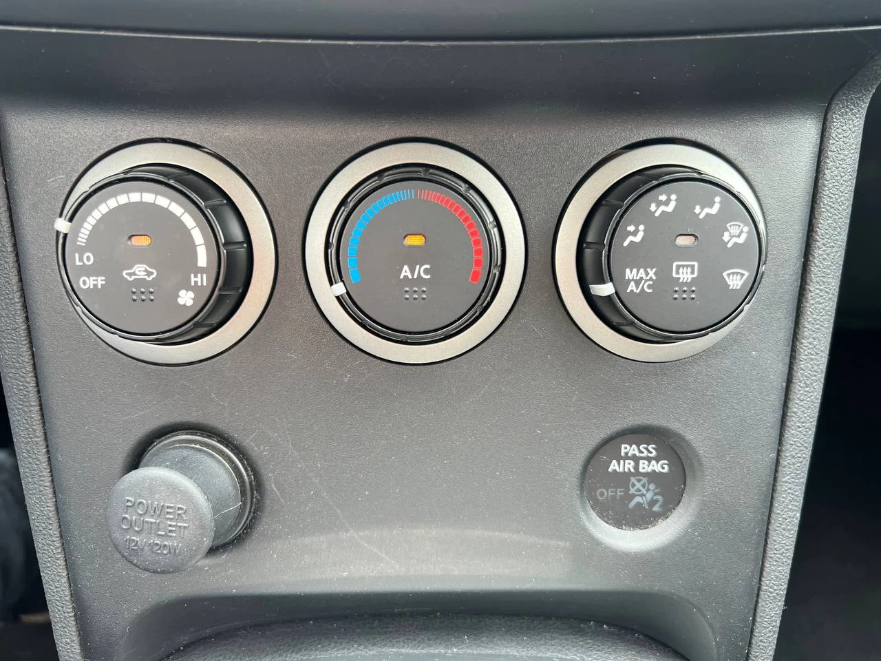 2011 Nissan Rogue SV**AWD**CAMERA DE RECULE**SIEGES CHAUFFNATS**MAGS** Main Image