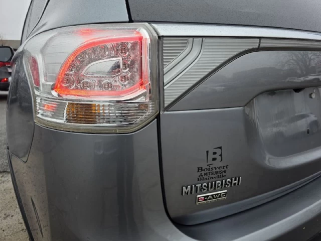 Mitsubishi Outlander **GT**JAMAIS ACCIDENTEE**7 PASSAGERS**CUIR**NAVI**CAMERA DE RECUL**SIEGES CHAIFFANTS**MAGS** 2015