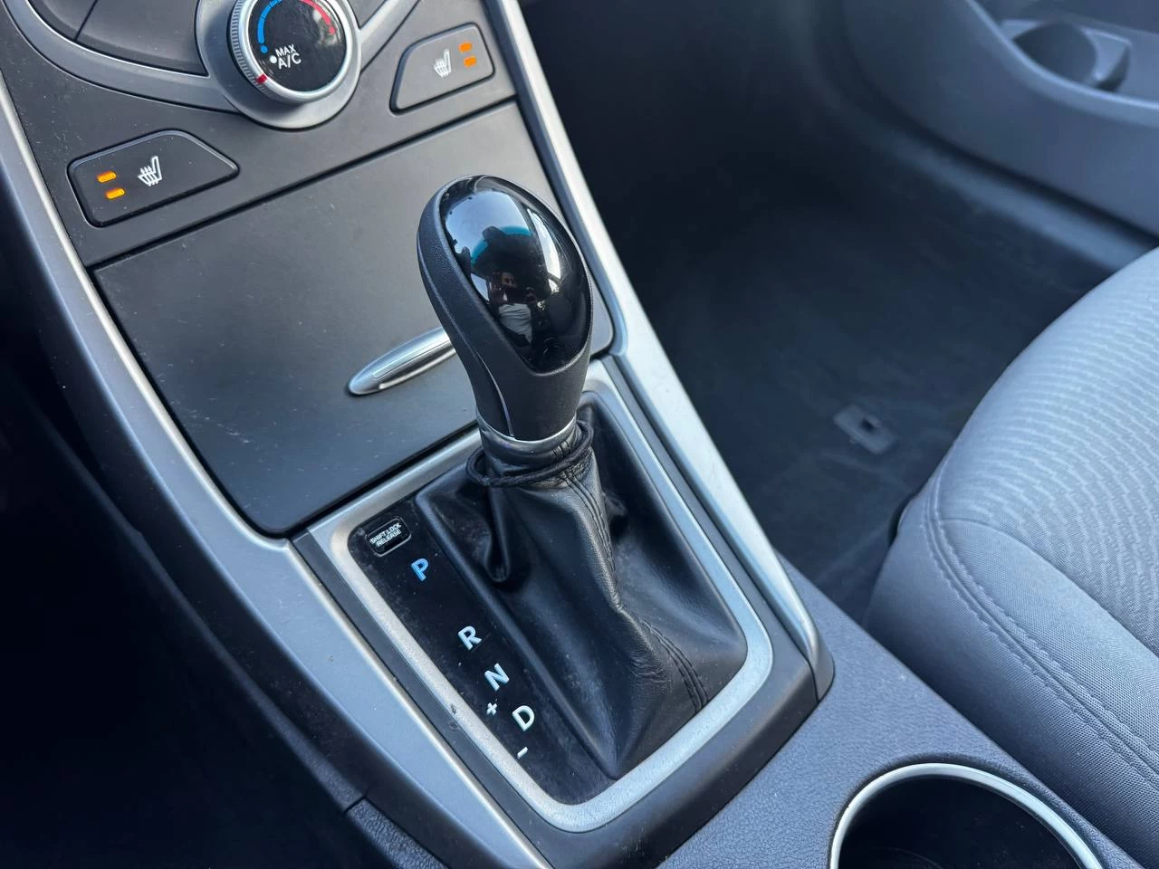 2014 Hyundai Elantra GL**SAAQ CERTIFIEE**SIEGES CHAUFFNATS**BLUETOOTH**BAS KILOMETRAGE** Image principale