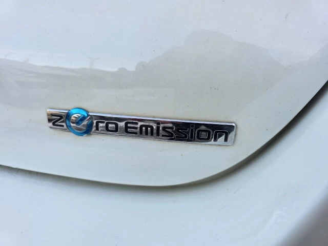 Nissan LEAF SV**JAMAIS ACCIDENTEE**CAMERA DE RECUL**SIEGES CHAUFFANTS** 2015