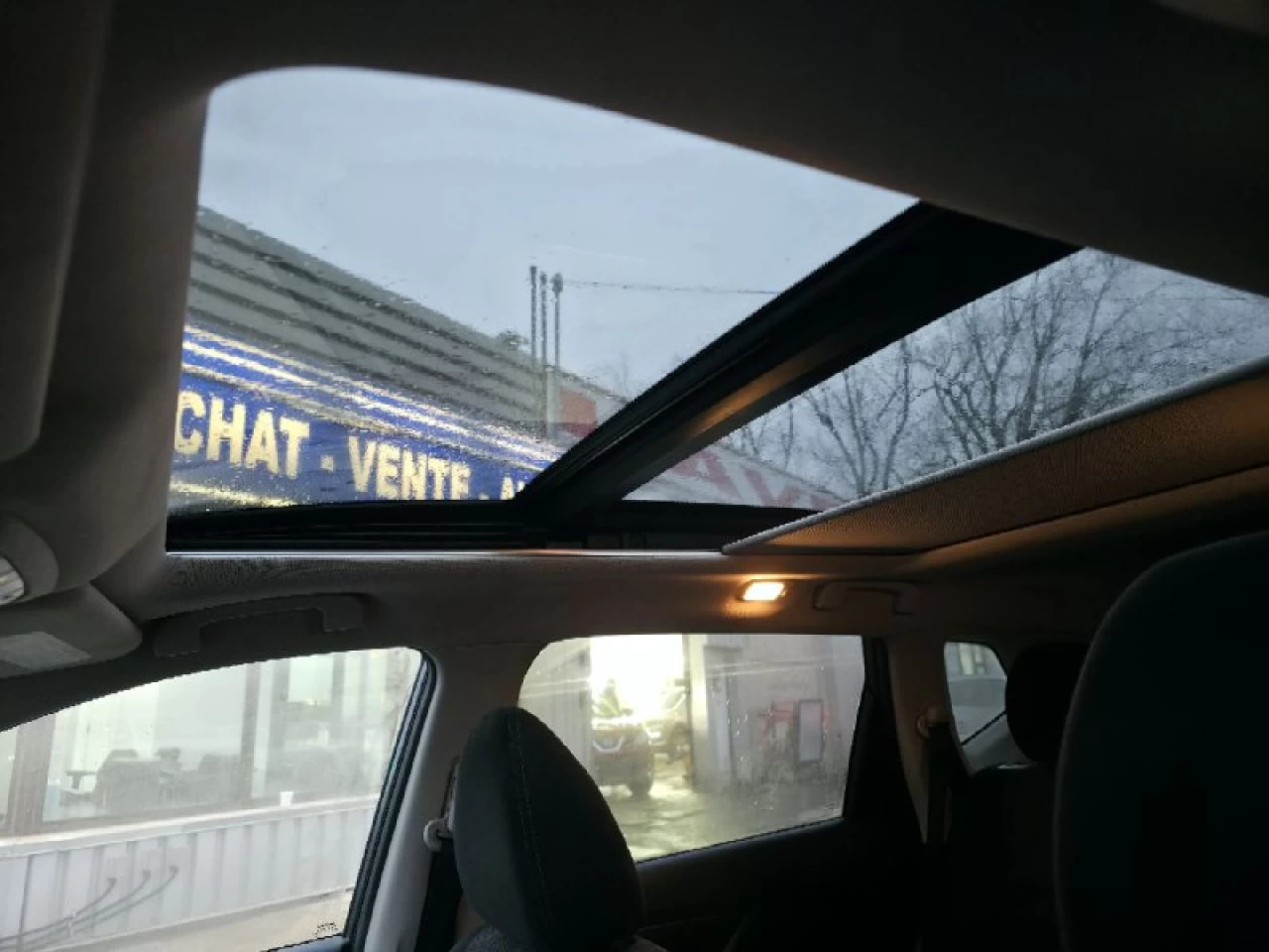 2015 Nissan Rogue **SV**TOIT PANORAMIQUE**CAMERA DE RECUL**SIEGES CHAUFFANTS**MAGS** Image principale