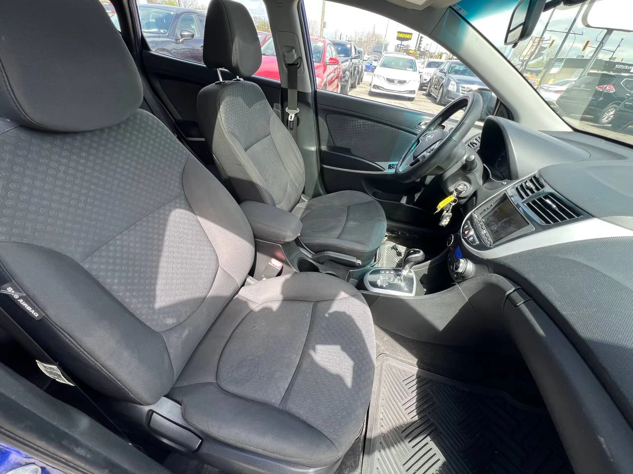 2013 Hyundai Accent GLS**Toit Ouvrant**SIEGES CHAUFFANTS**dÉmarreur a distance** Image principale