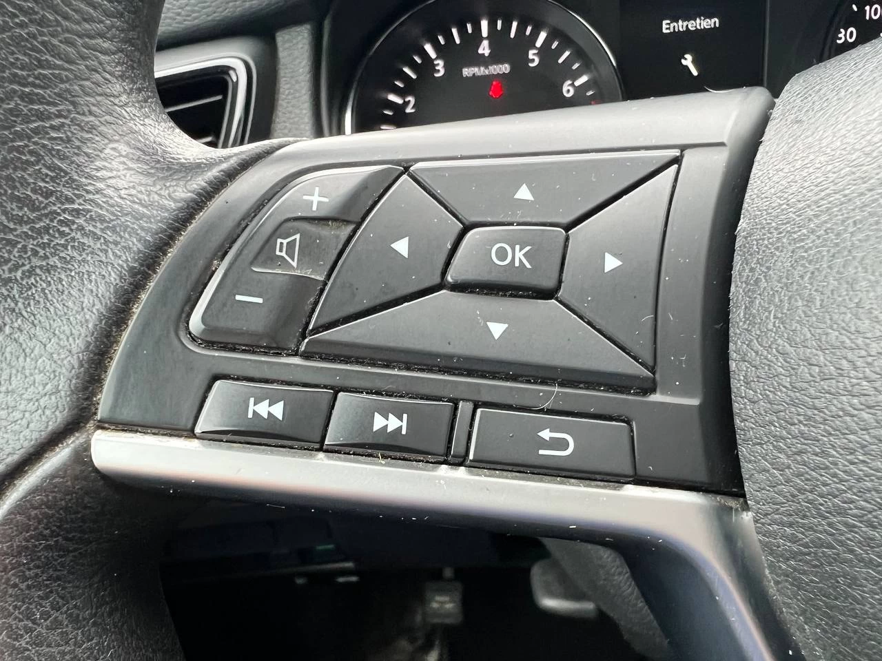 2017 Nissan Rogue SV**Jamais Accidente**CAMERA DE RECULE**SIEGES CHAUFFNATS** Image principale