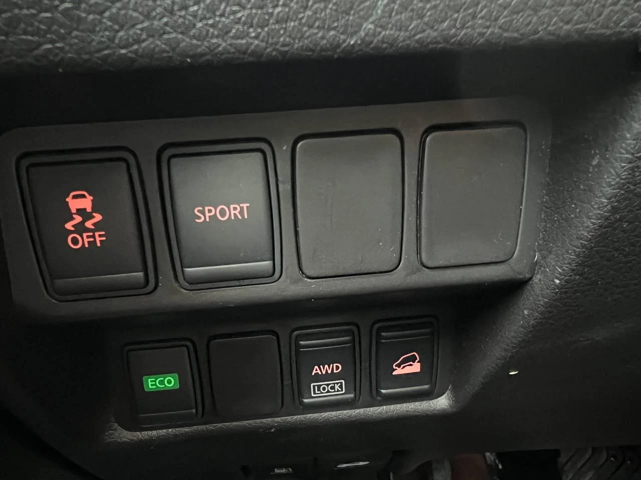 2016 Nissan Rogue SV**AWD**Jamais Accidente**Toit Ouvrant Panoramique**CAMERA DE RECULE**SIEGES CHAUFFNATS**MAGS**Un Proprietaire** Main Image