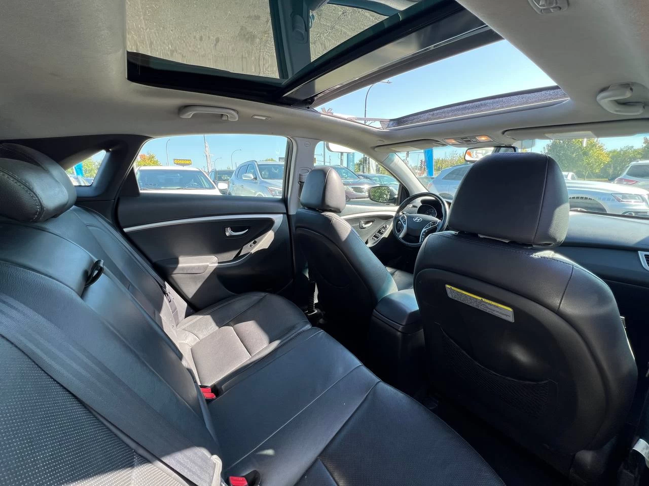 2013 Hyundai Elantra GT SE**SAAQ CERTIFIEE**TOIT OUVRANT PANORAMIQUE**Sieges en Cuir**SIEGES CHAUFFNATS**MAGS** Image principale