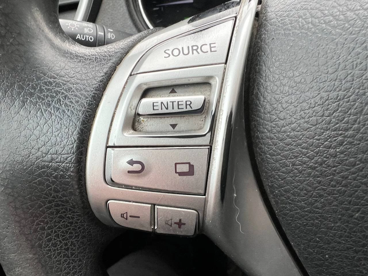 2016 Nissan Rogue SV**AWD**CAMERA DE RECULE**SIEGES CHAUFFNATS**MAGS**Un Proprietaire** Image principale