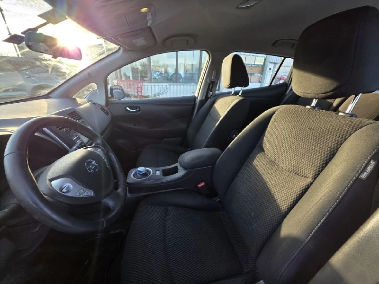 2015 Nissan LEAF SV**JAMAIS ACCIDENTEE**CAMERA DE RECUL**SIEGES CHAUFFANTS** Image principale