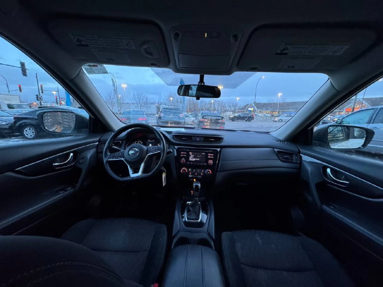 2017 Nissan Rogue SV**Jamais Accidente**CAMERA DE RECULE**SIEGES CHAUFFNATS** Main Image