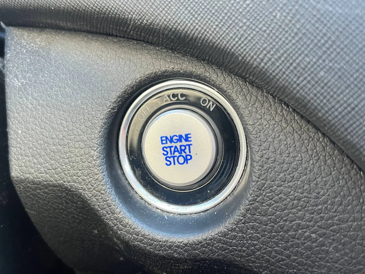 2017 Hyundai Santa Fe Sport Limited**AWD**TOIT OUVRANT PANORAMIQUE**SIEGE EN CUIR**CAMERA DE RECUL**SIEGES CHAUFFNATS AVANT ET ARRIERE**Siege Ventile**Volant Chauffant**Alerte d'angle Mort**MAGS** Image principale