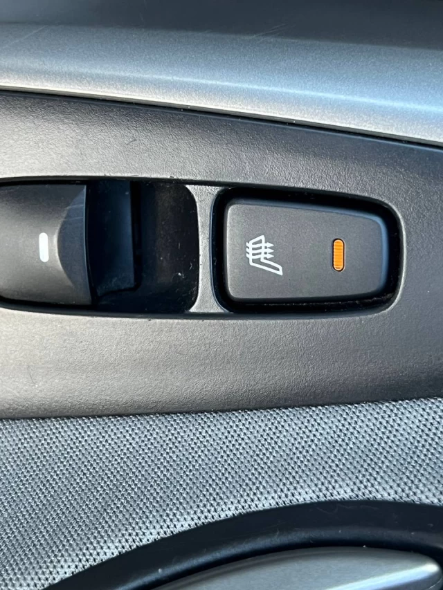 Hyundai Elantra GLS**Toit Ouvrant**SIEGES CHAUFFANTS**SIEGES CHAUFFANTS ARRIERE**MAGS** 2013
