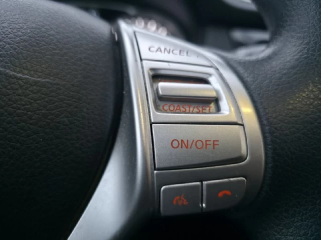 Nissan Rogue SV**TOIT PANORAMIQUE**CAMERA DE RECUL**SIEGES CHAUFFANTS**MAGS** 2015