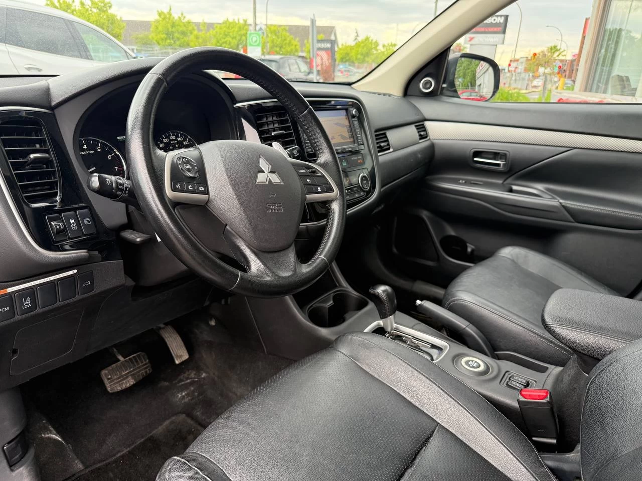 2015 Mitsubishi Outlander **GT**JAMAIS ACCIDENTEE**7 PASSAGERS**CUIR**NAVI**CAMERA DE RECUL**SIEGES CHAIFFANTS**MAGS** Image principale