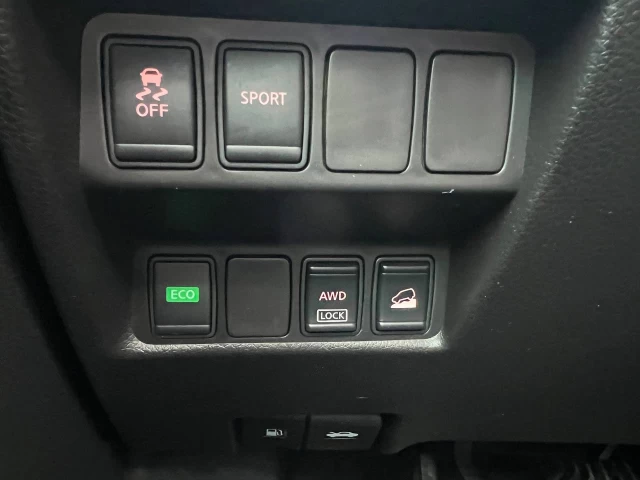 Nissan Rogue SV**AWD**SAAQ CERTIFIEE**Un Proprietaire**TOIT OUVRANT PANORAMIQUE**CAMERA DE RECULE**SIEGES CHAUFFNATS**Mags** 2015