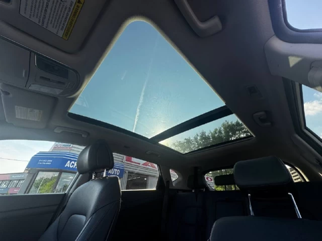 Hyundai Tucson SE**AWD**Jamais accidente**Un Propriétaire**CUIR**TOIT PANORAMIQUE**VOLANT CHAUFFNATS**SIEGES CHAUFFANTS**MAGS**CAMERA DE RECULE** 2017