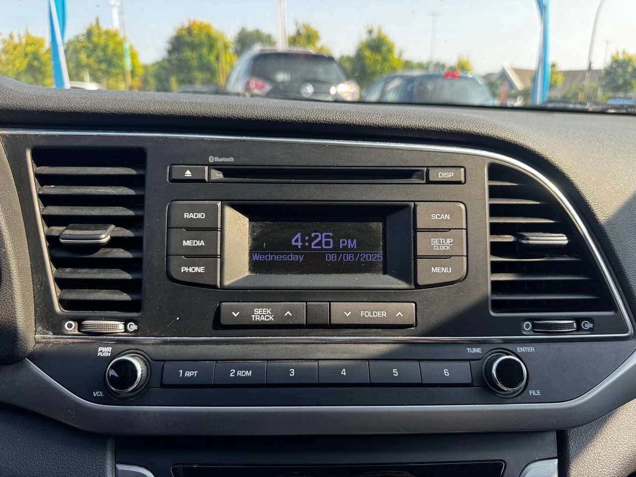 2017 Hyundai Elantra LE**SAAQ CERTIFIEE**SIEGES CHAUFFNATS**MODE ECHO** Main Image
